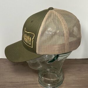 Roots PNW Green‎ & Tan Trucker Hat EUC.